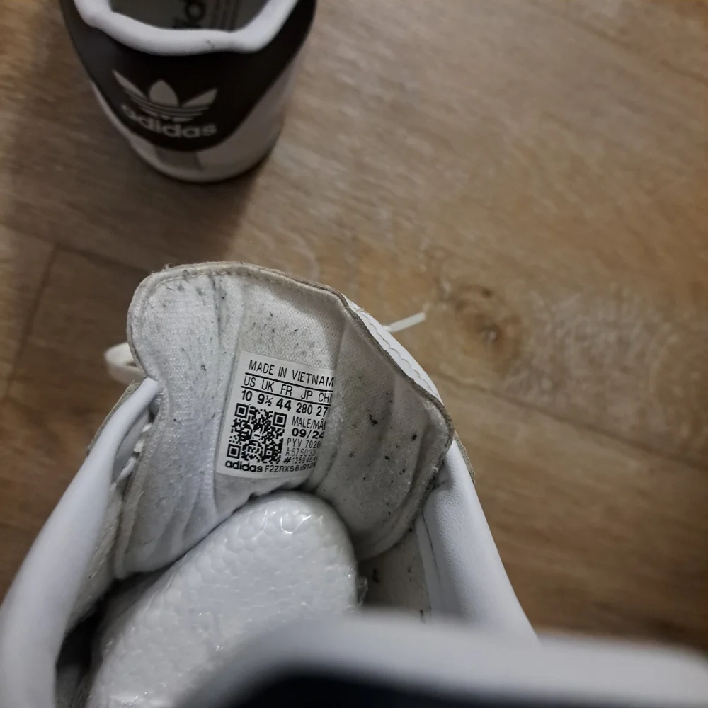 adidas classic sneakers